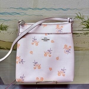 Coach Kitt Messenger Crossbody bag in Leather